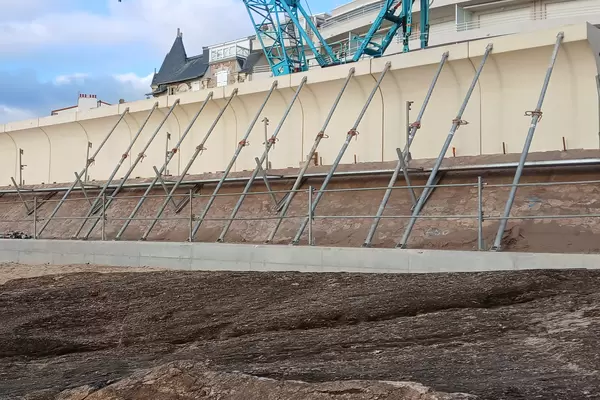 Clemenceau Promenade Parapets Rehabilitation using Aalborg White CEMI52.5R