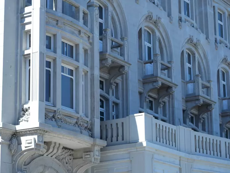 The Grand Nieuwpoort: Restoring a Historic Landmark with D-Carb Lower Carbon White Cement