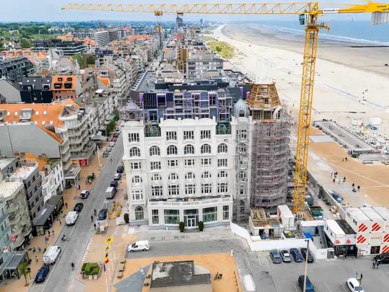 The Grand Nieuwpoort: Restoring a Historic Landmark with D-Carb Lower Carbon White Cement