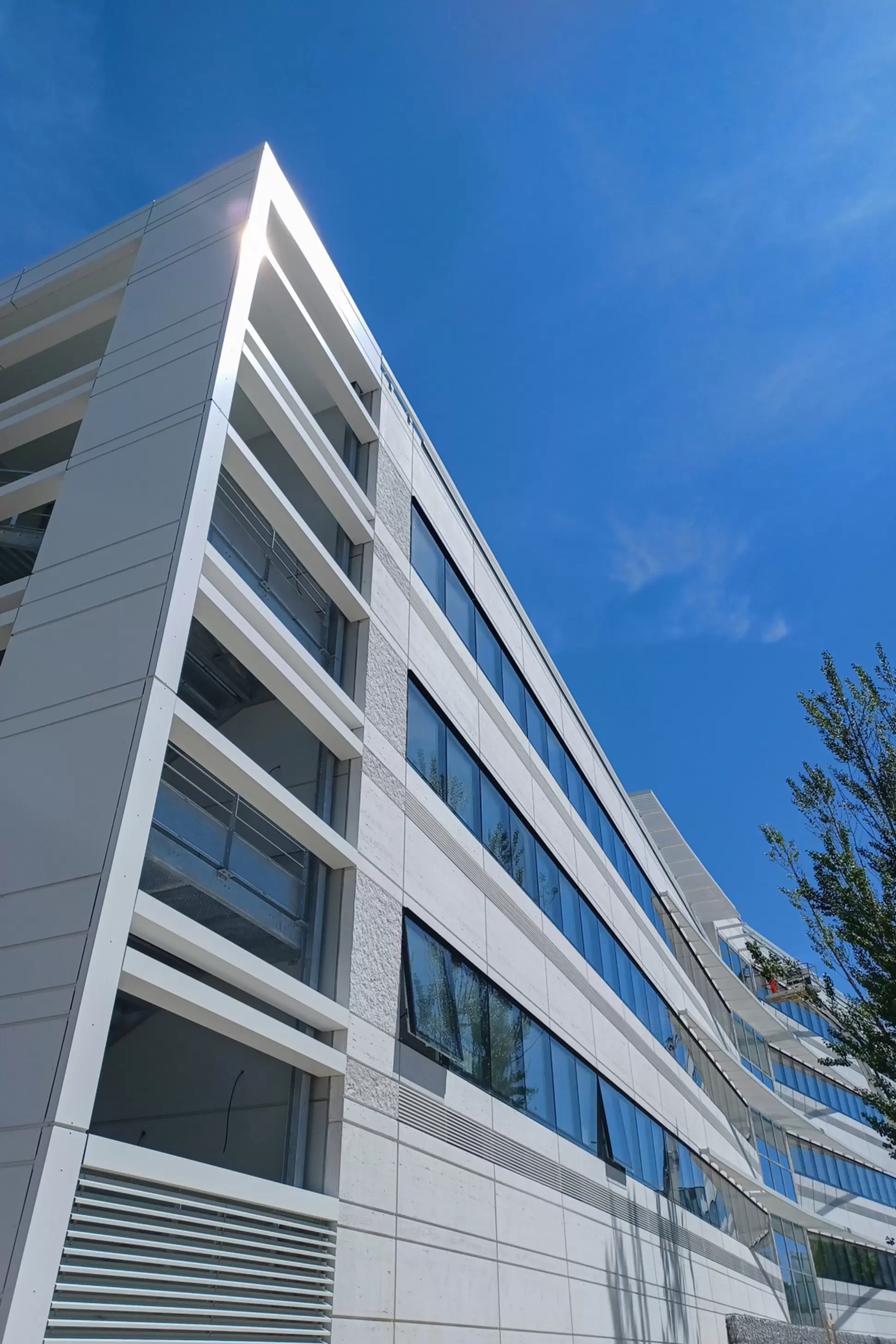 B-Park building clad with D-Carb based precast elements