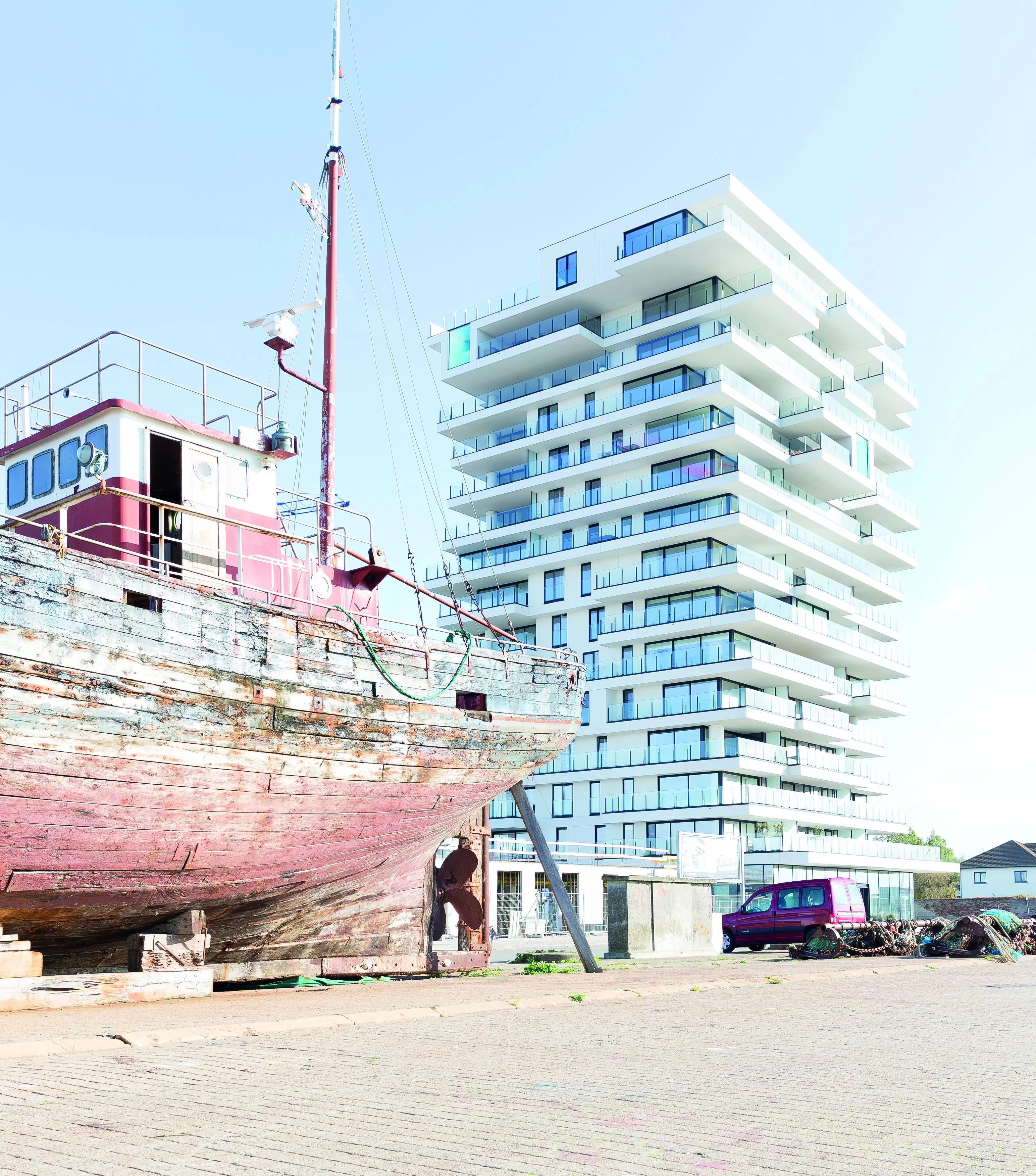 Baelskaai Oostende, precast white concrete building