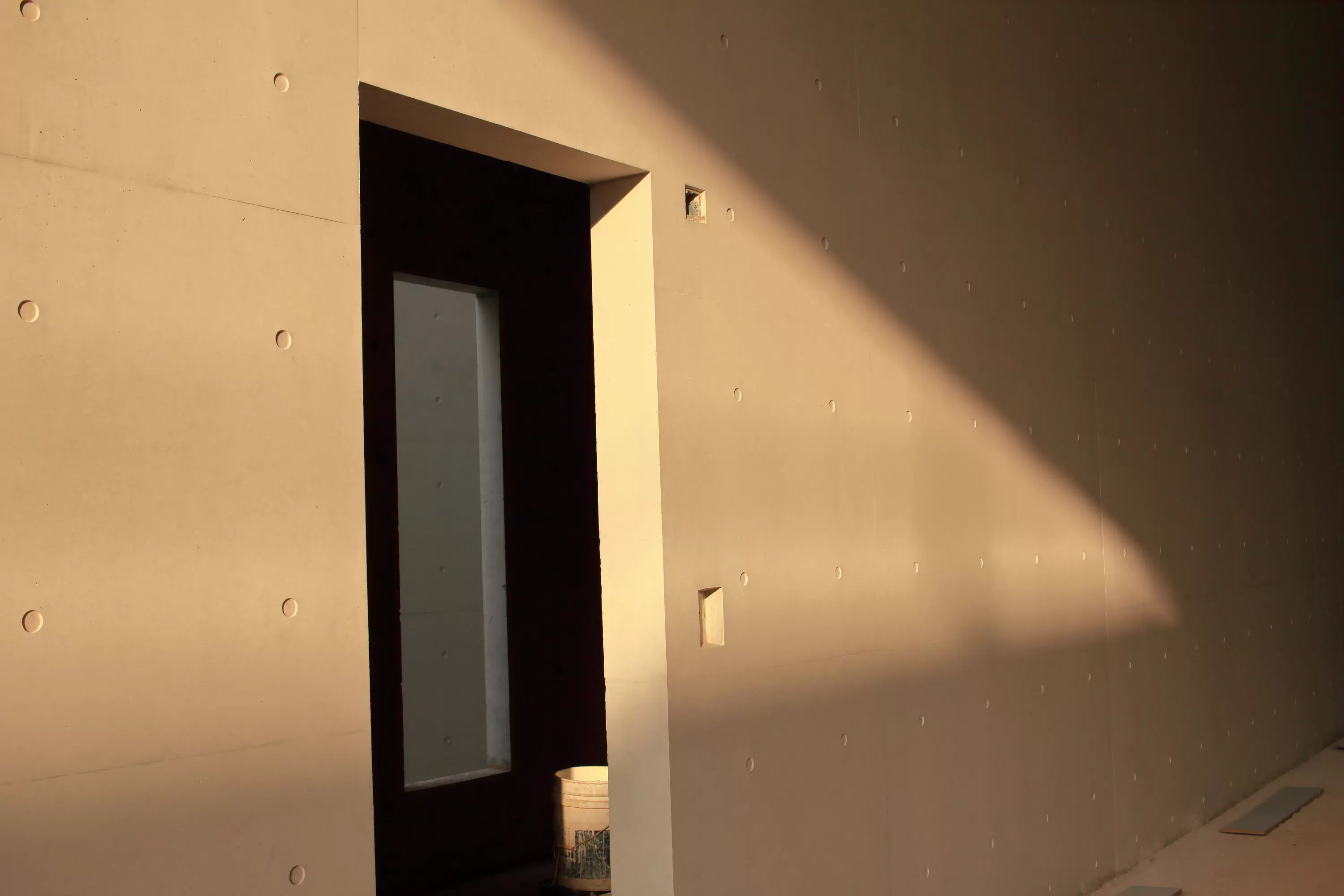 Selected formwork for cast-in-situ white concrete