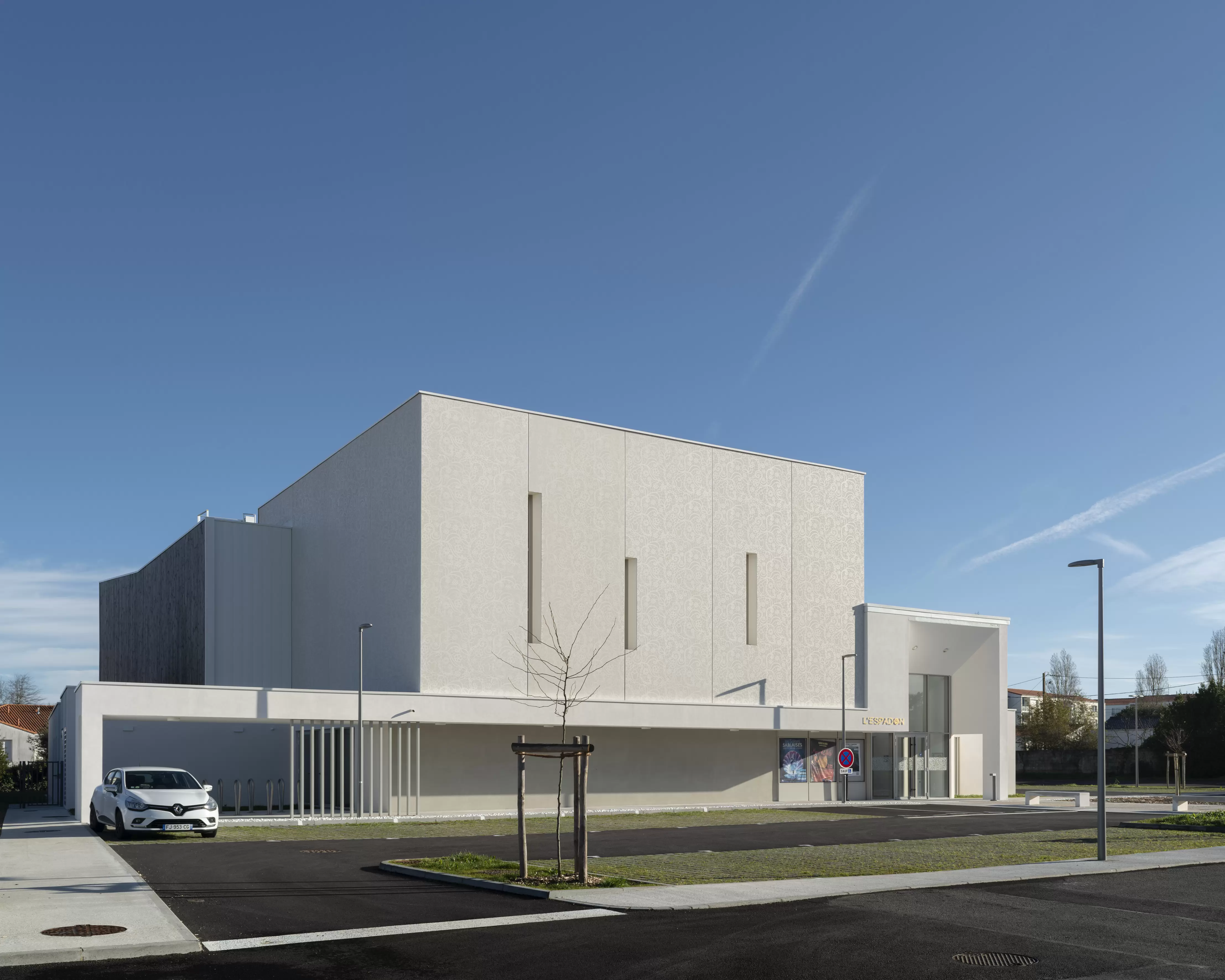 screen-printing and white concrete